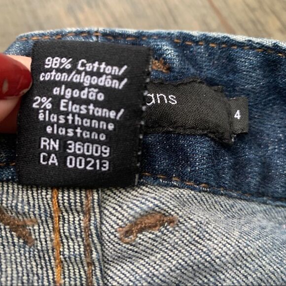 Calvin Klein Mid Rise Cropped Jeans Buttons Size 4 - Picture 8 of 10